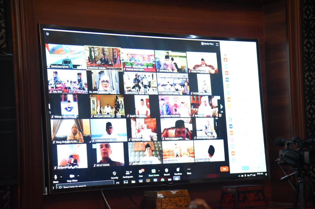 Layar video conference Herman Seru saat silaturahmi online