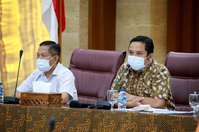 Walikota Tangerang (kanan) Saat Rapat bersama FKUB Kota Tangerang, Senin (!/6)