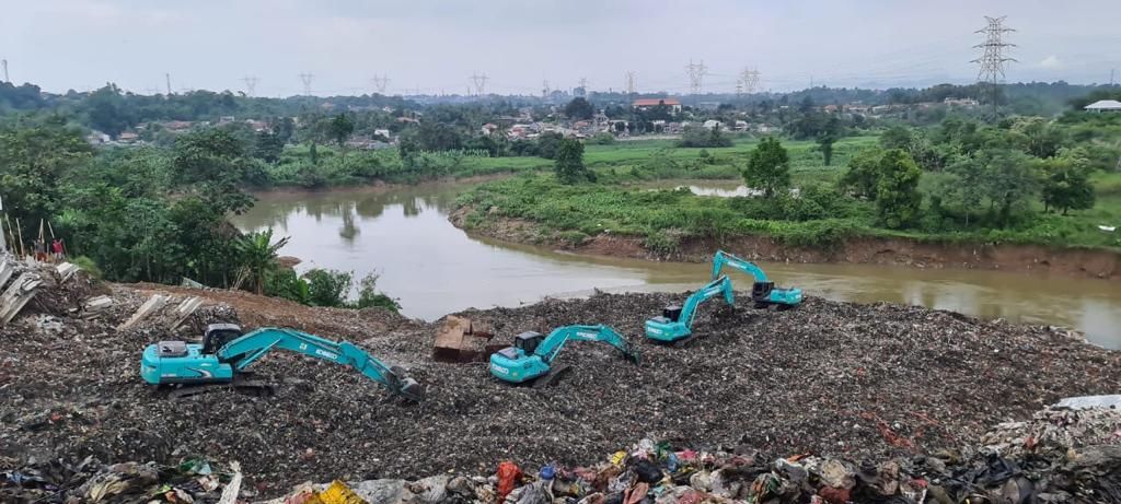 Dinas Lingkungan Hidup  Kota Tangerang Selatan sedang fokus menangani pembenahan sampah di TPA Cipeucang