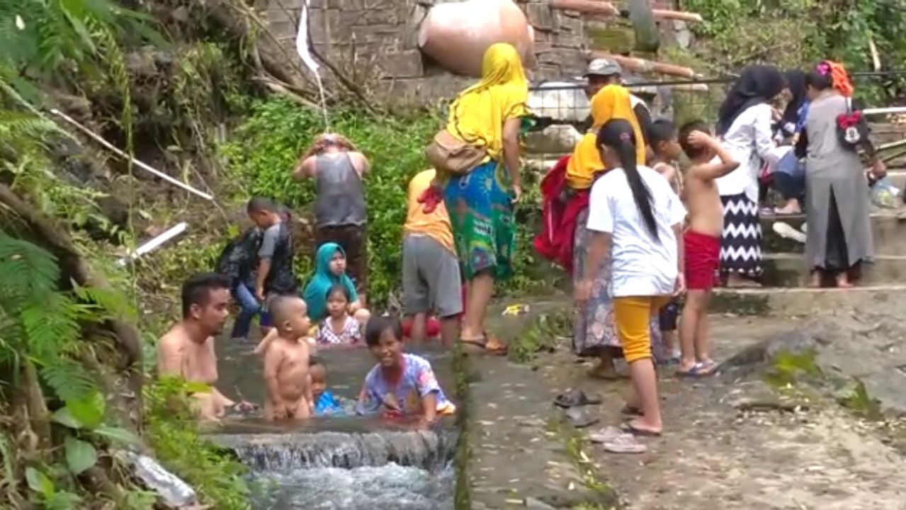images Harga Tiket Masuk Gunung Galunggung 2021 kolam rendam pemandian air panas