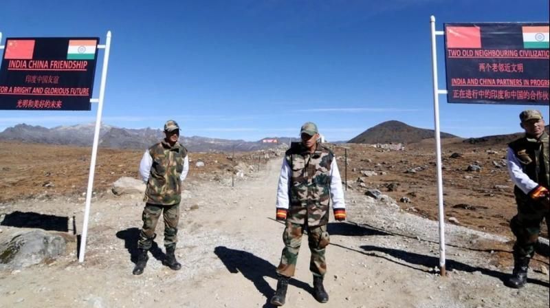 Tentara India yang berjaga di perbatasan India-China.