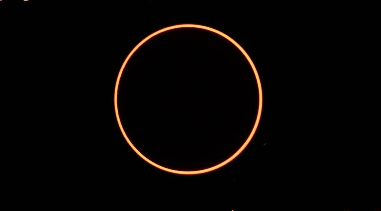 Penampakan puncak gerhana matahari cincin yang diabadikan oleh Tim BMKG dari Singkawang, Kalimantan Barat, Kamis, 26 Desember 2019.