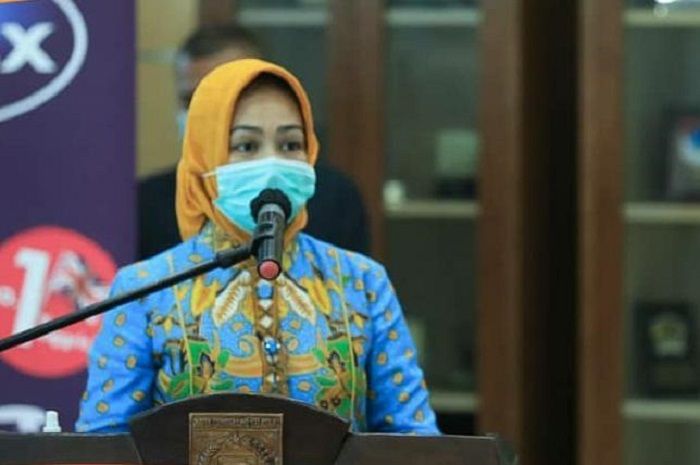 Ketua Apeksi seklaigus Wali Kota Tangerang Selatan (Tangsel) Airin Rachmi Diany meminta satgas Covid-19 memantau lingkungannya masing-masing.