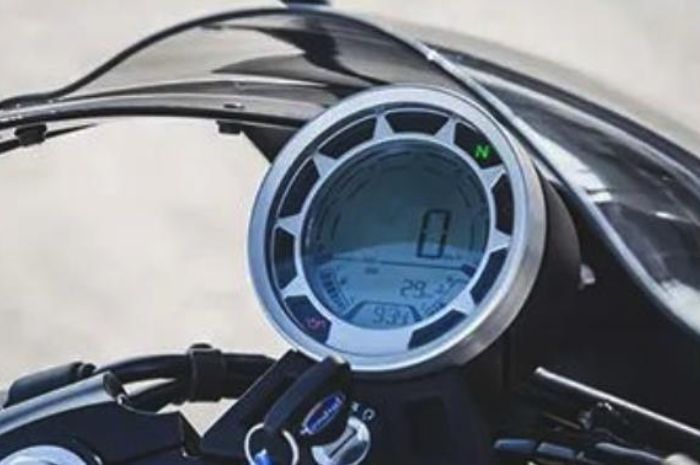 Bentuk speedometer bulat khas motor cafe racer di Aprilia Pagani 150