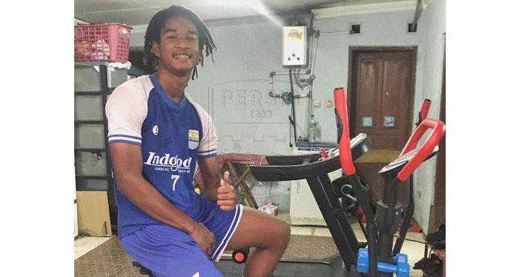 Penyerang Persib U-16, Ronaldo Joybera Kwateh saat menjalani program latihan mandiri.**