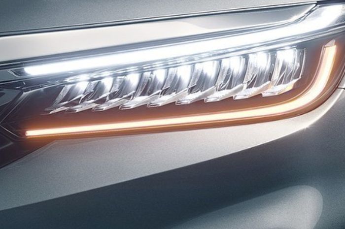 Desain headlamp dari Honda City 2020 yang menggunakan LED dan juga DRL di bagian atasnya 
