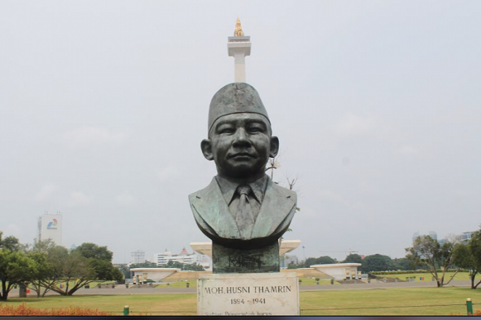 Patung M Husni Thamrin di Monas. (Google Arts and Culture)