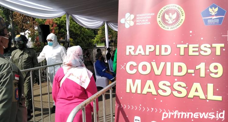 Badan Intelejen Negara (BIN) menggelar rapid test atau tes cepat Covid-19 di Gedung Promosi, Jalan Cigondewah Kaler, Kecamatan Bandung Kulon, Kota Bandung, Kamis (25/6/2020).*
