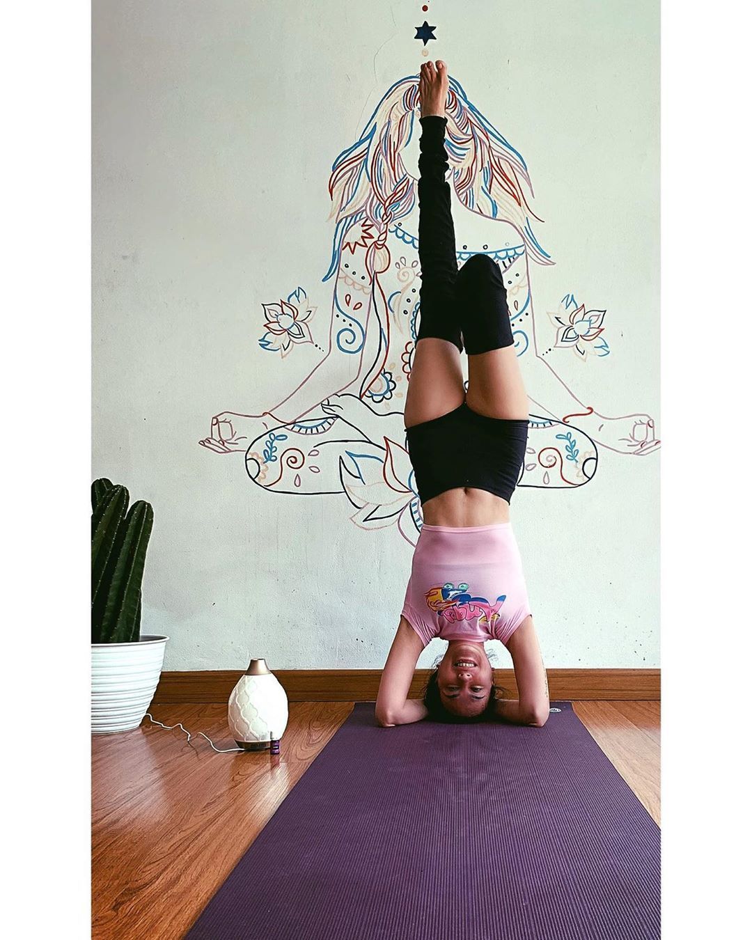 Pose yoga Sophia Latjuba