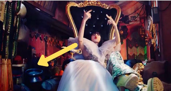 MV How You Like That yang menampilkan Lisa telah menghapus patung Ganesha.