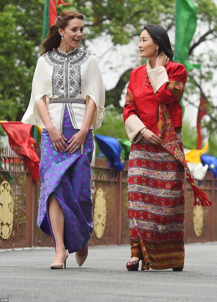Jetsun Pema dan Kate Middleton di Bhutan beberapa waktu lalu.
