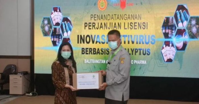 PENANDATANGAN kerja sama dengan PT Eagle Indo Pharma, Senin 29 Juni 2020.*