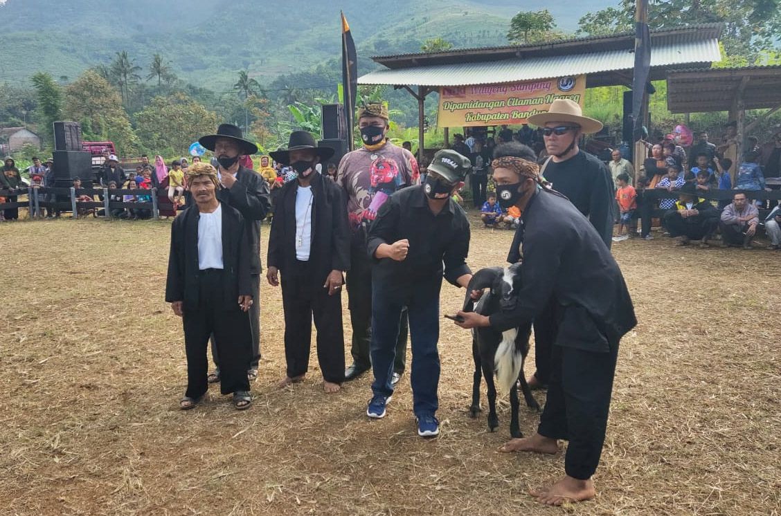 SENI ketangkasan domba di Desa Citaman Kecamatan Nagreg Kabupaten Bandung melibatkan peserta dari berbagai daerah.*/ENGKOS KOSASIH/GALAMEDIA