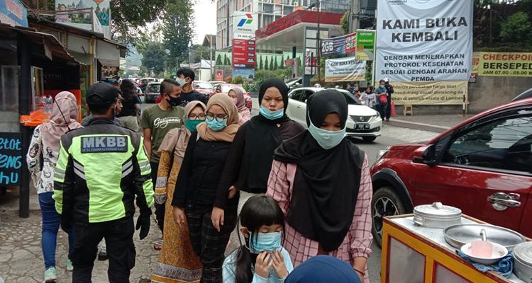 Sejumlah wisatawan berdatangan ke kawasan Lembang, Kabupaten Bandung Barat, Minggu (5/7/2020) *Budi Satria/ PRFM