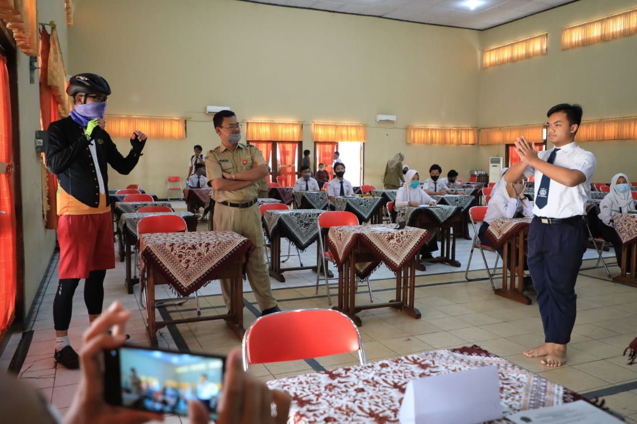 Ganjar Pranowo Dicurhati Siswa dan Orang Tua Soal PPDB, Siap Sampaikan