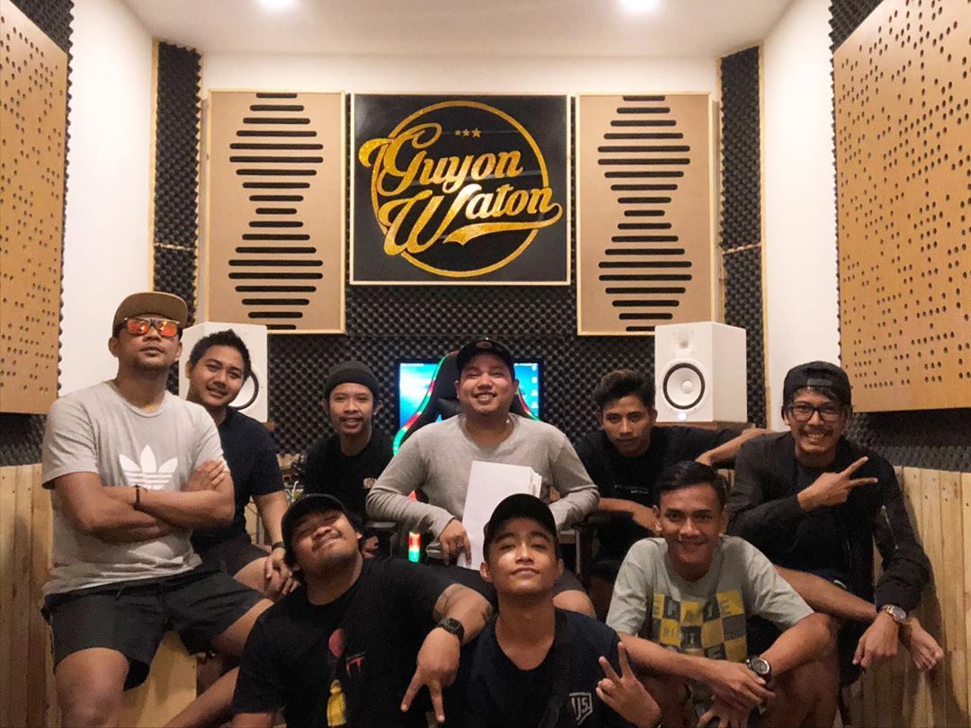 Lirik Lagu Dangdut Koplo Sebatas Teman Oleh Guyon Waton Ringtimes Banyuwangi Download lagu dangdut grup c mp3 gratis 320kbps (3.23 mb). lirik lagu dangdut koplo sebatas