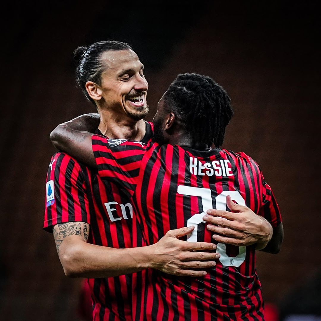 Zlatan Ibrahimovic dan  Kessie merayakan kemenangan AC Milan atas Juventus./*INSTAGRAM @acmilan
