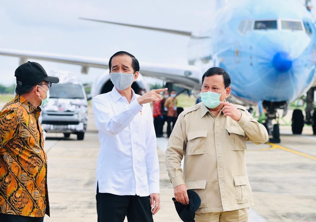 Presiden Jokowi bersama Menteri Pertahanan Prabowo Subianto saat kunjungan ke Kalteng, Kamis 9 Juli 2020