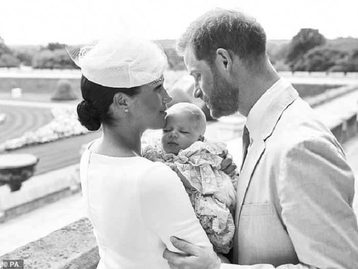 Foto resmi pembaptisan Archie di akun IG The Sussex kala masih aktif.