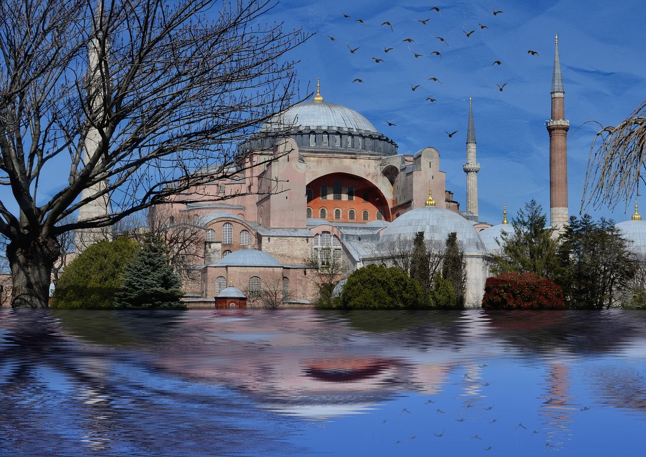Pengadilan Tinggi Turki cabut status museum Hagia Sophia di Istanbul dan berencana akan difungsikan kembali sebagai masjid.