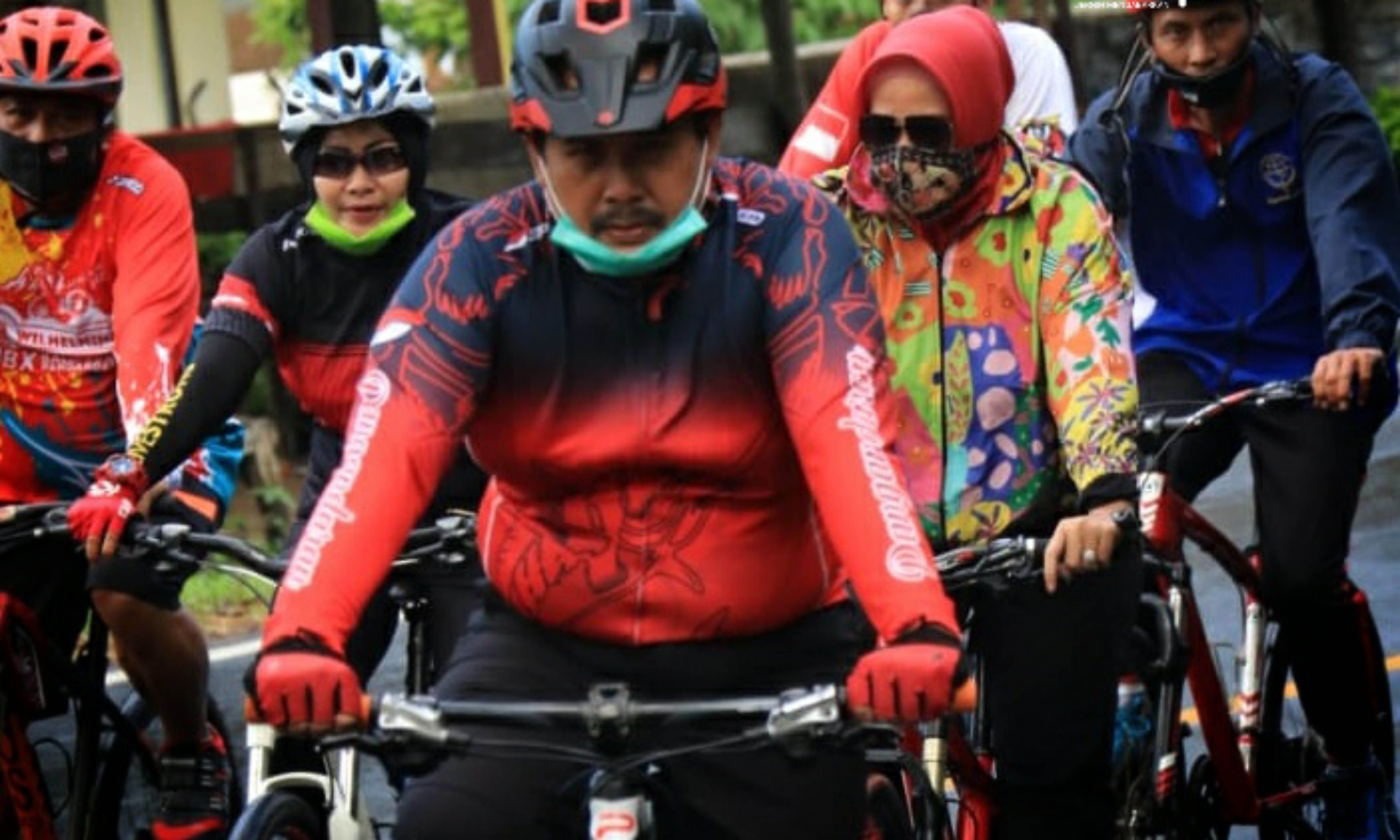 KETUA TP PKK Kab Pangandaran Hj Ida Nurlaela Wiradinata turut mendampingi Bupati Pangandaran menyerap aspirasi masyarakat dengan bersepeda.*/HUMAS PEMDA