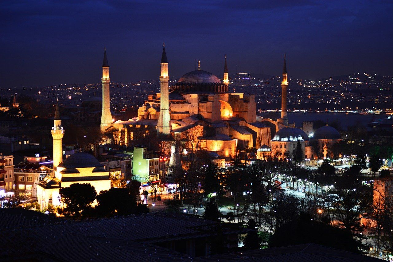 Hagia Sophia di Istanbul malam hari
