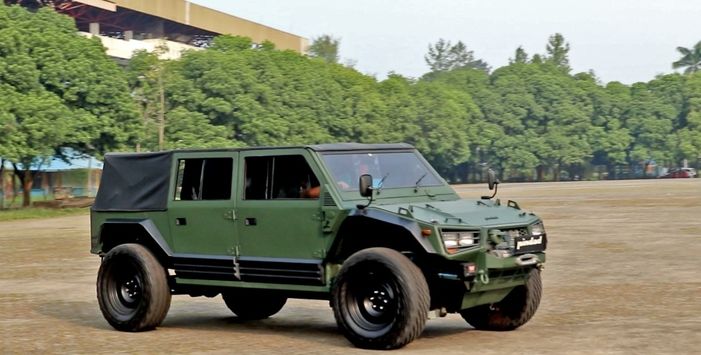 PENAMPAKAN kendaraan taktis 4x4 bernama 'Maung' produksi PT. Pindad (Persero).*