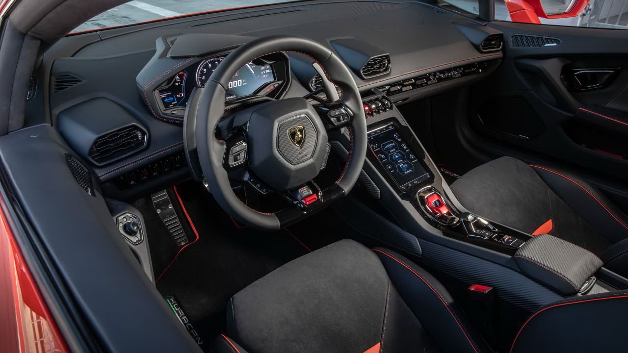  interior Lamborghini Huracan EVO*/Carscoops
