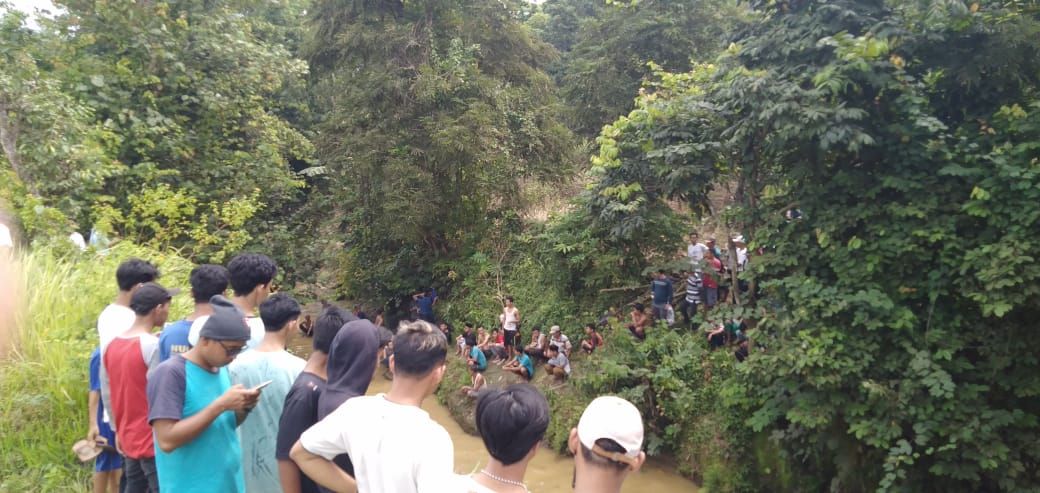 Proses pencarian bocah yang tenggelam di Sungai Bantar Panjang wilayah Desa Pasir Kecapi, Kecamatan Maja, Kabupaten Lebak, Banten, Rabu 15 Juli 2020.