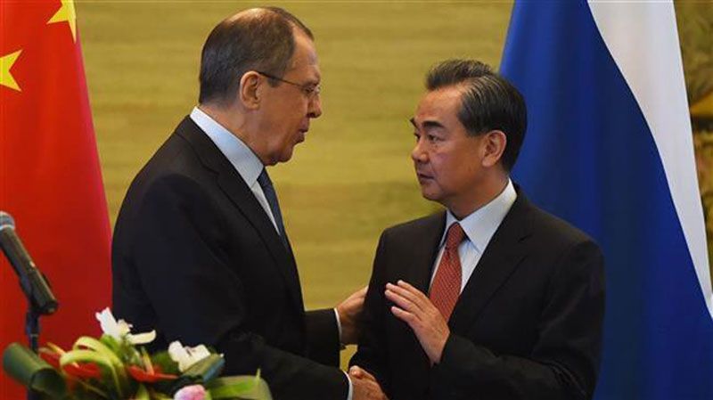 Menteri Luar Negeri China Wang Yi melakukan pembicaraan dengan Menteri Luar Negeri Rusia Sergei Lavrov.