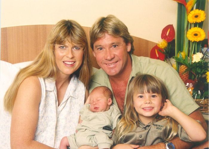 Keluarga Steve Irwin kompak meneruskan warisan ayahnya di konservasi margasatwa global.*/