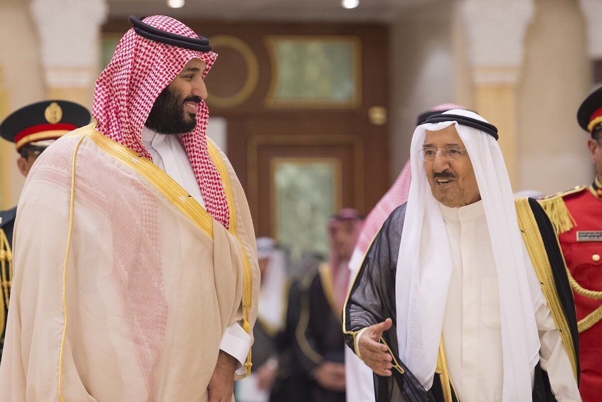  MBS begitu putra mahkota itu disapa perlahan sudah melakukan reformasi di bidang ekonomi di Arab Saudi untuk mengakhiri kecanduannya kepada hasil bumi berupa minyak.*/REUTRS
