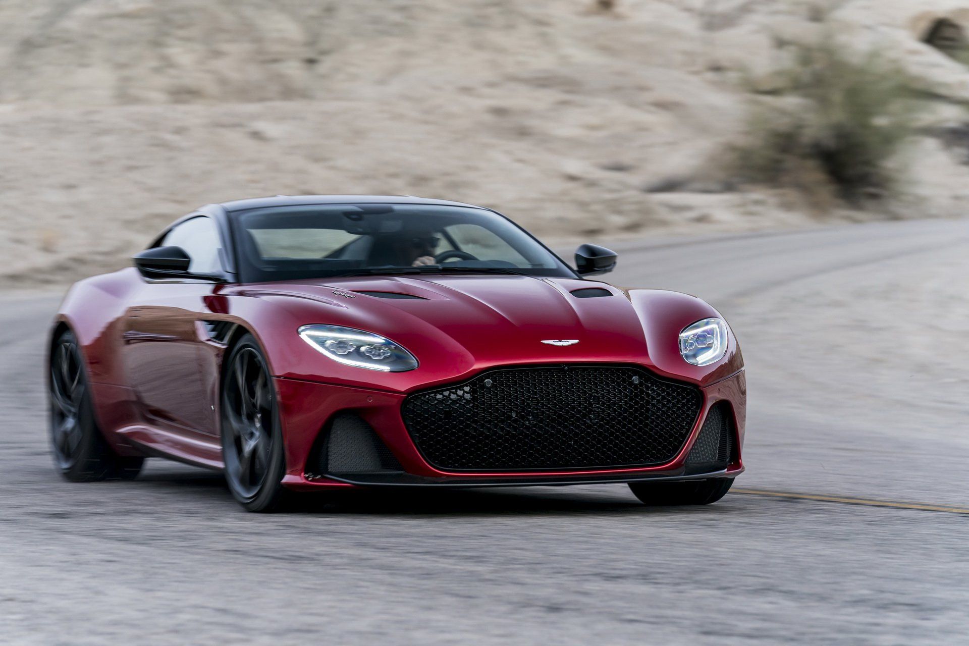 Penampilan Aston Martin DBS Superleggera sangat muscular dan memiliki gaya khas supercar asal Inggris.*/Carscoops