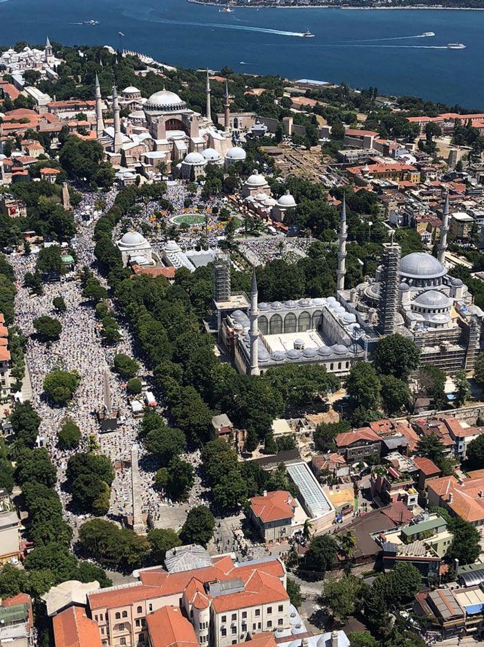 Jemah Sholat Jumat di Hagia Sophia berlimpah ruah.