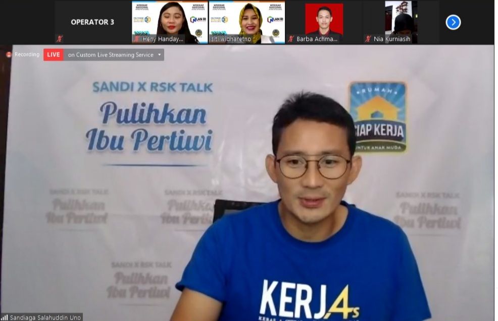  Founder OK OCE dan Pengusaha Nasional Sandiaga S. Uno menjadi pembicara dalam Webinar Nasional yang diselenggarakan STIA LAN Bandung, Minggu 26 Juli 2020.*