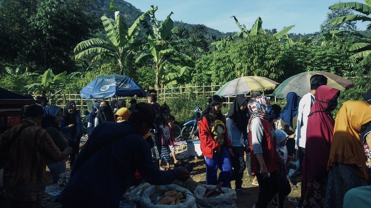 Suasana pasar kaget di bukit Cula Beko, pada Minggu 27 Juli 2020.*/Dok.pribadi