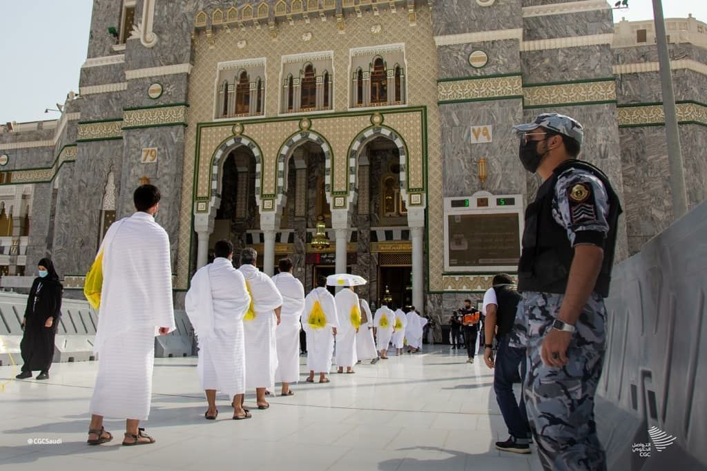 ilustrasi foto Para jamaah haji antri masuk Masjidil Haram untuk menjalani thawaf Qudum Haji 2020.*