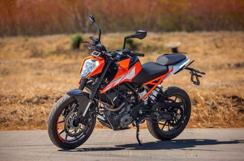 KTM 250 Duke mendapat update lampu depan Full LED yang diambil dari saudara tuanya KTM 390 Duke.*/ZIGWHEELS.COM