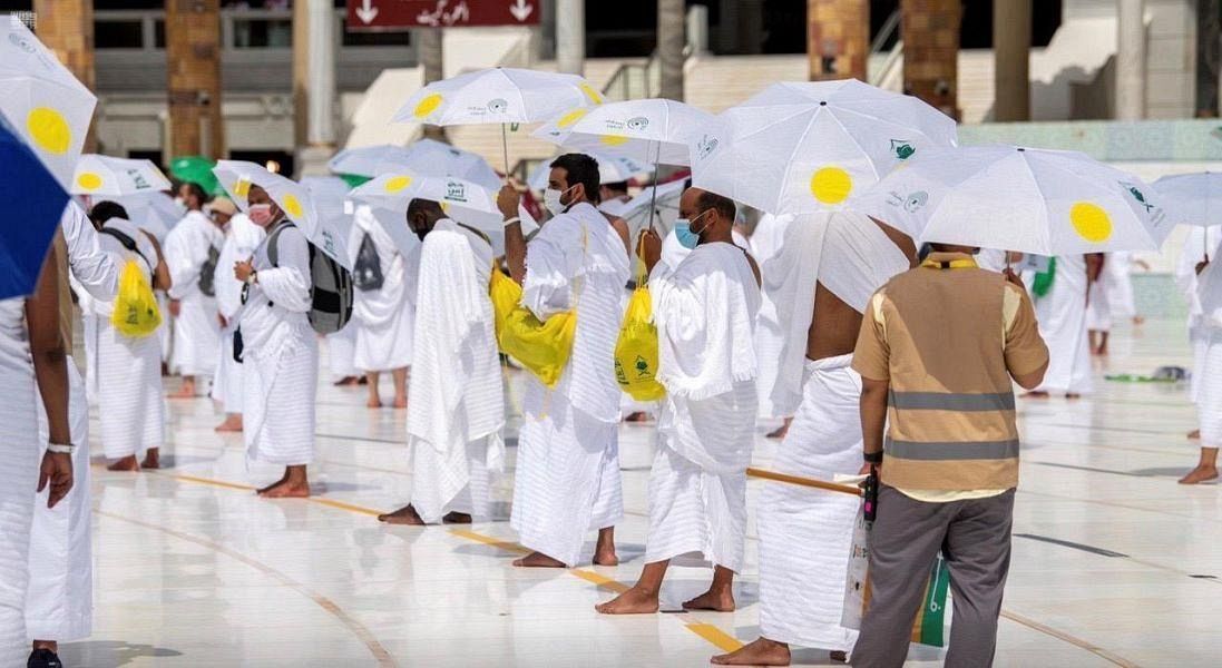Jamaah haji tiba di Masjidi al-Haram di Mekah untuk melakukan Tawaf Alqudum (Tawaf kedatangan) untuk memulai ritual haji, Rabu 29 Juli 2020.*/Dok Saudi Press Agency