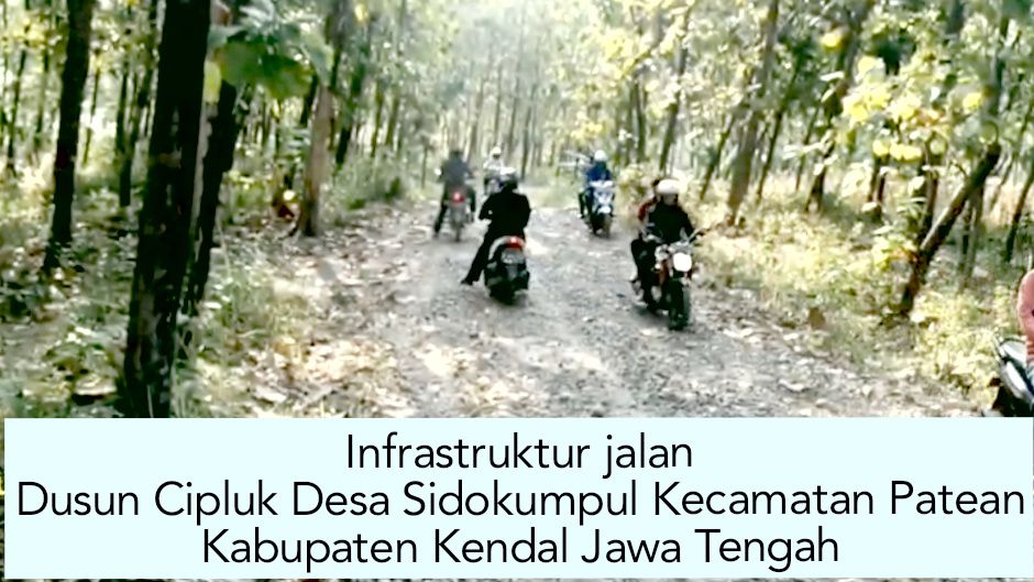Jalan menuju ke sebuah desa di Jawa Tengah