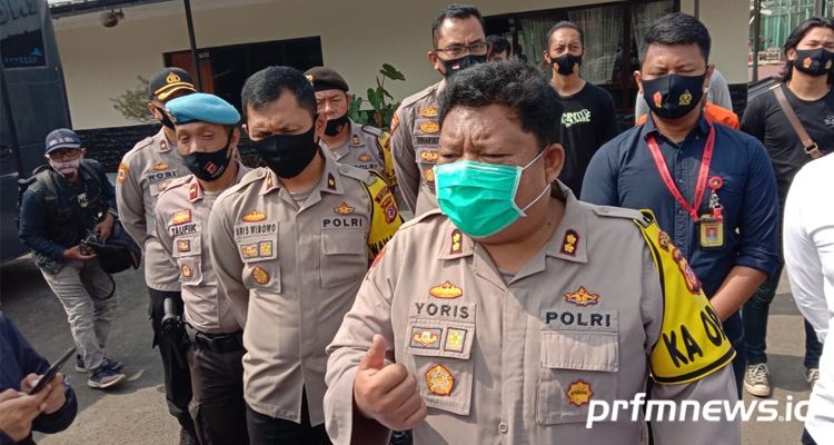 Kapolres Cimahi AKBP Yoris MY Marzuki saat rilis kasus penipuan di Mapolres Cimahi, Senin (3/8/2020).**
