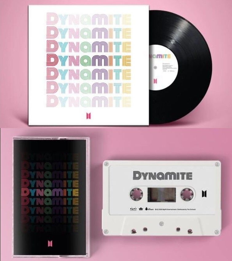 Vinil dan kaset BTS 'Dynamite' di BTS Store.