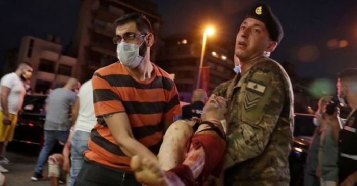 PULUHAN orang dikabarkan tewas sementara ribuan lainnya mengalami luka-luka saat ledakan terjadi di Pelabuhan Beirut, Lebanon.* /AFP