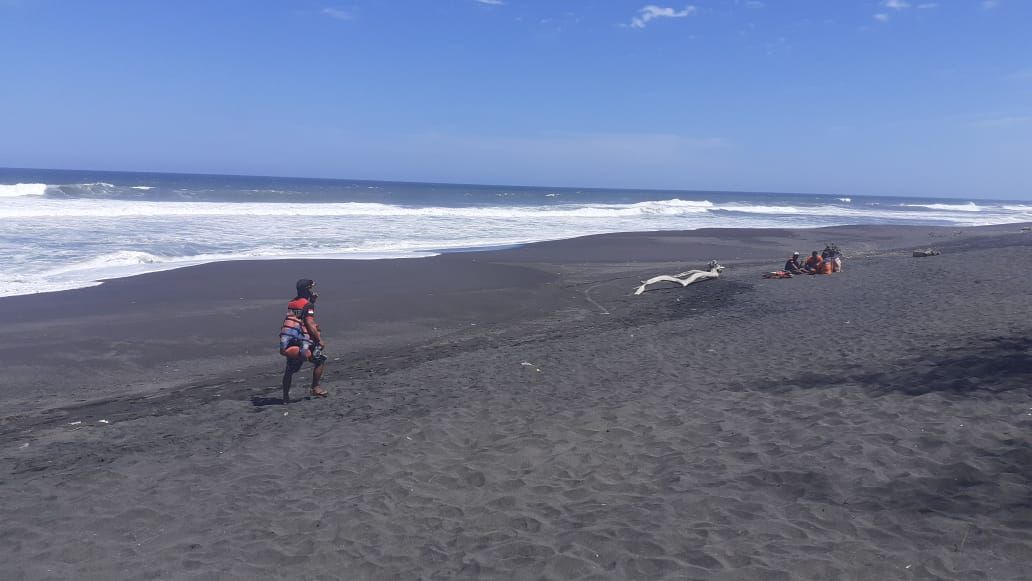 Pencarian korban tenggelam di Pantai Goa Cemara