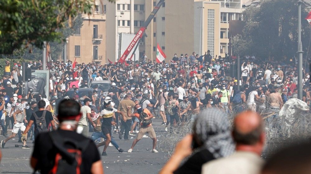 Unjuk rasa yang terjadi di Lebanon pasca ledakan dahsyat di Pelabuhan Beirut.