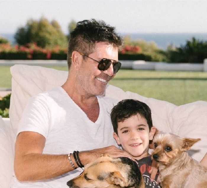 Jatuh Dari Sepeda Simon Cowell Absen Di America S Got Talent Ini Kabar Terbarunya Jakbar News