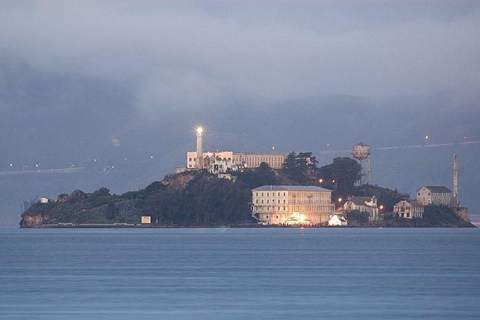 Alcatraz 2018: Teror dalam Penjara Kuno yang Membunuh, Film Horor Based on True Story Kriminal Frank Morris