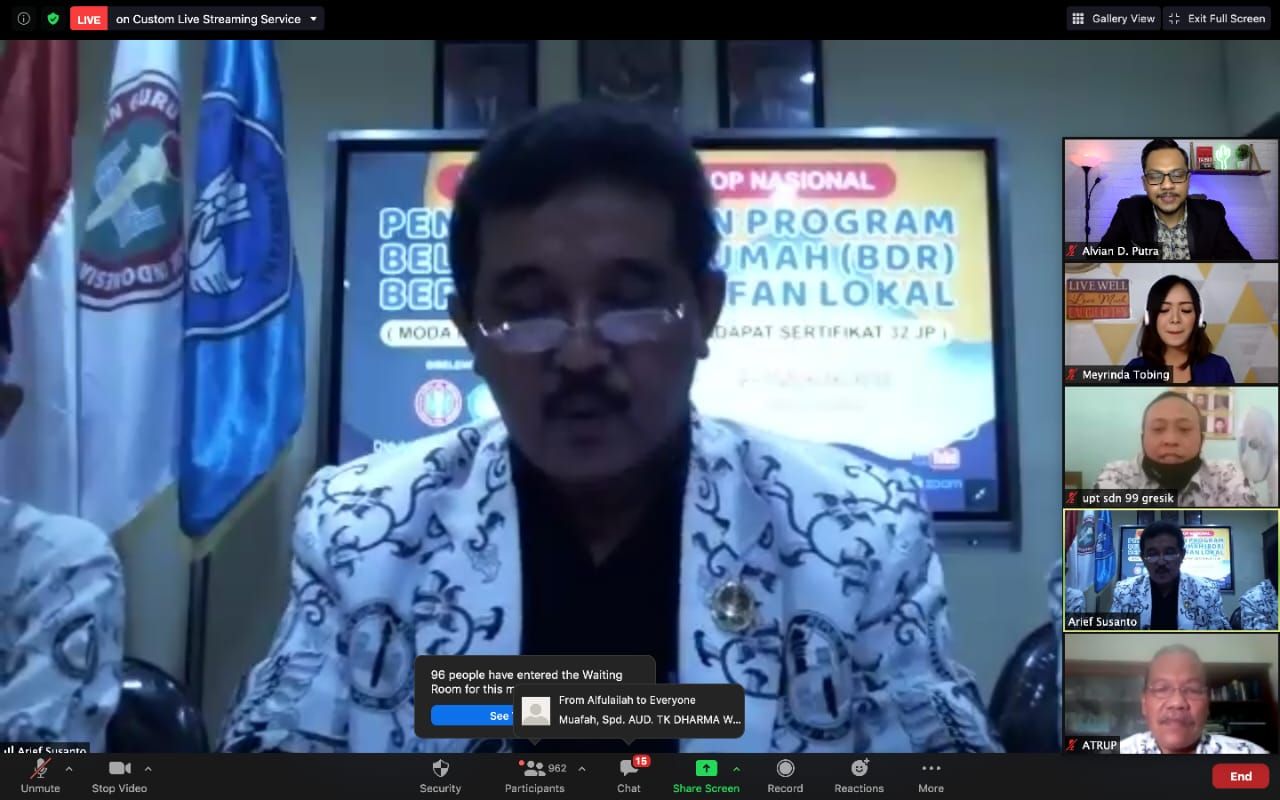 Sambutan Ketua Pelaksana Ketua PGRI Kab. Gresik (Drs. Arief Susanto, M.Pd.)