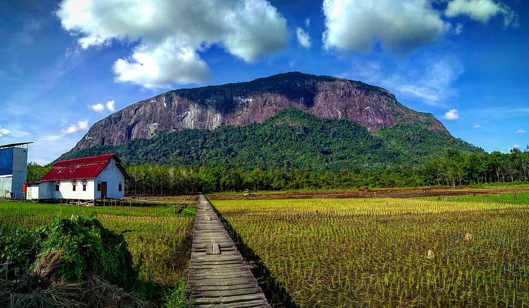 Monolit Bukit Kelam Sintang Kalimantan Barat