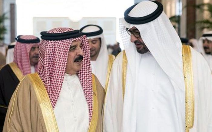Raja Bahrain Hamad bin Isa al-Khalifa besama Pangeran Mohammed bin Zayed. (Foto: Islamtimes.org)